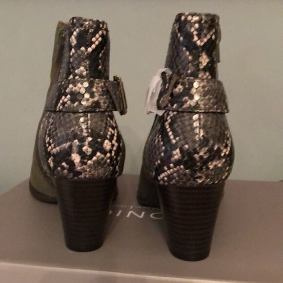 NIB Vionic Upright Naomi Snake Print Booties O
Green Plant Mom Size 8.5 Wide - Picture 3 of 6